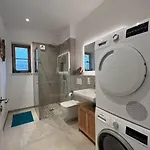 4younic Glonn1 * Boxspring * Jacuzzi * Netflix*65“ *